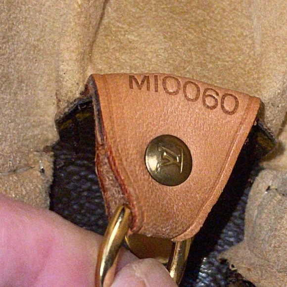 Louis Vuitton Looping Bag - Picture 10 of 17